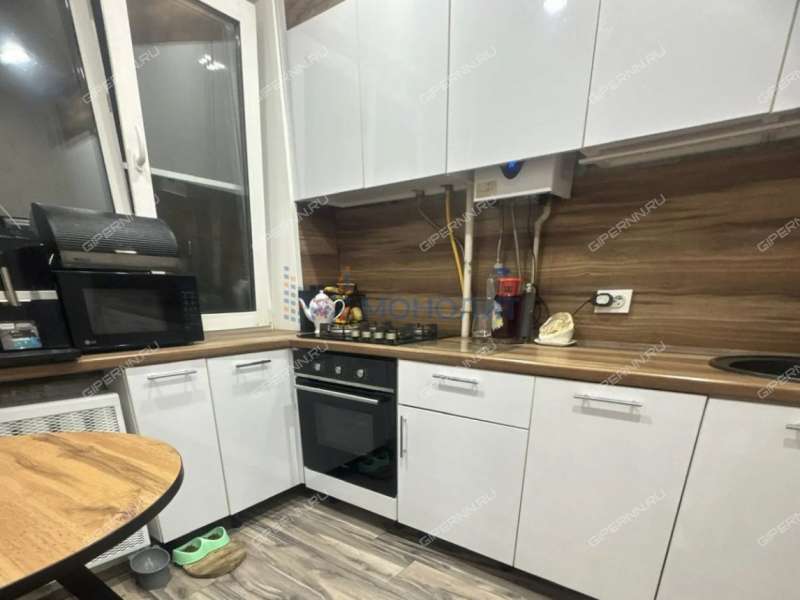 трёхкомнатная квартира на улице Маршала Воронова дом 6