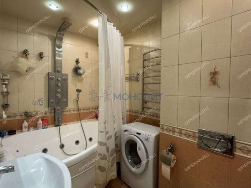 трёхкомнатная квартира на Вятской улице дом 1