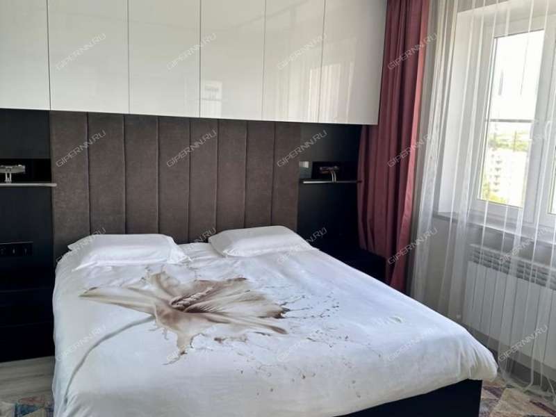 трёхкомнатная квартира на бульваре 60-летия Октября дом 21 к1