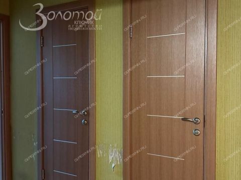 3-komnatnaya-ul-strokina-d-9 фото