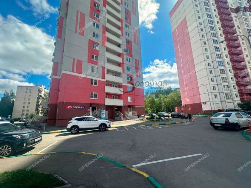 трёхкомнатная квартира на бульваре 60-летия Октября дом 21 к1