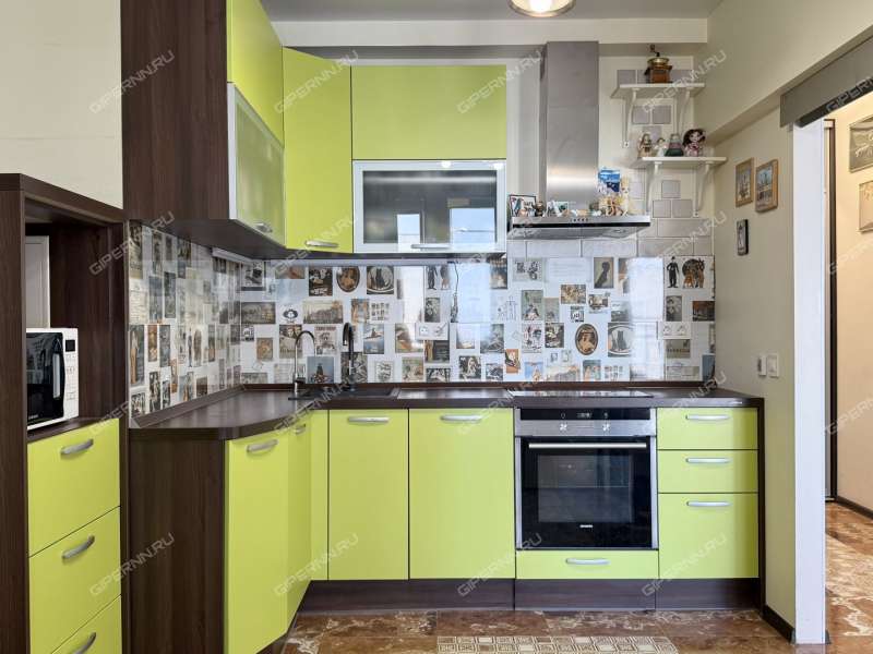 трёхкомнатная квартира на бульваре 60-летия Октября дом 25 к2