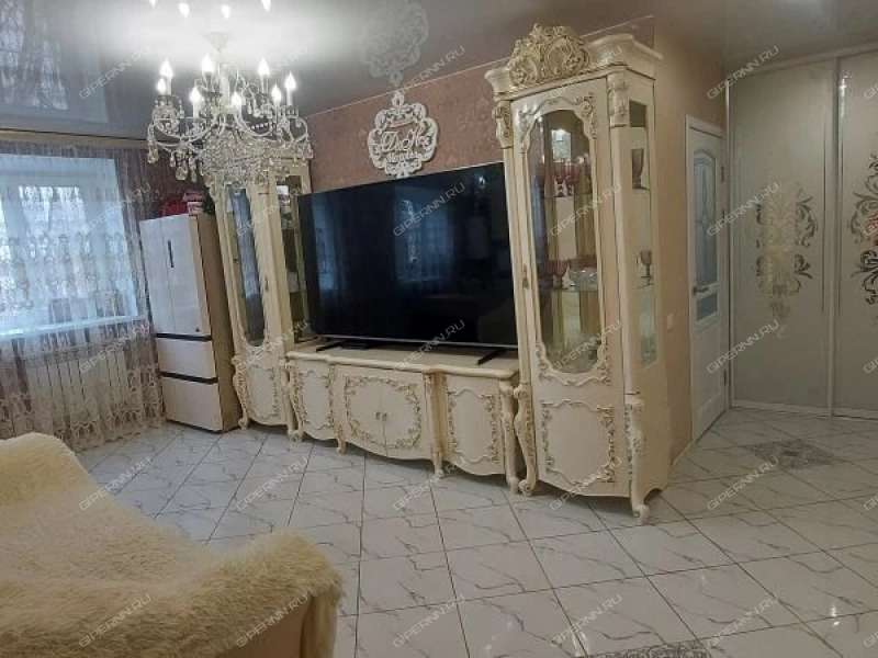 трёхкомнатная квартира на проспекте Кирова дом 33а