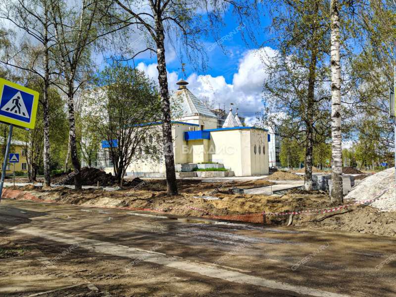 здание под офис, торговую площадь на улице Баранова