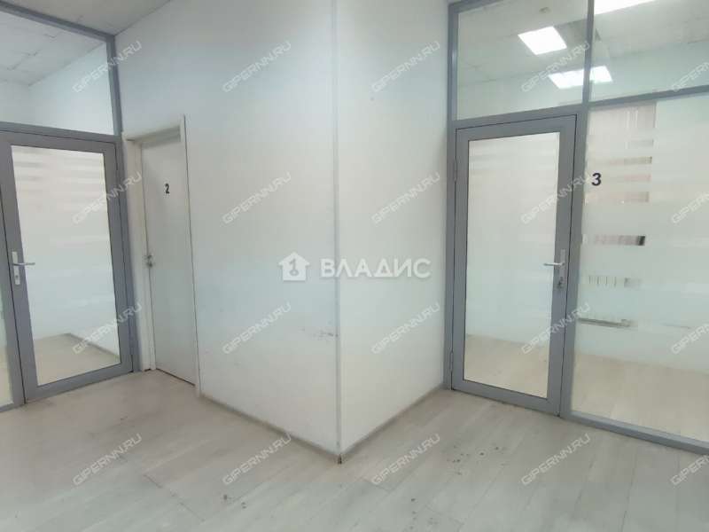 здание под офис, торговую площадь на Новой улице