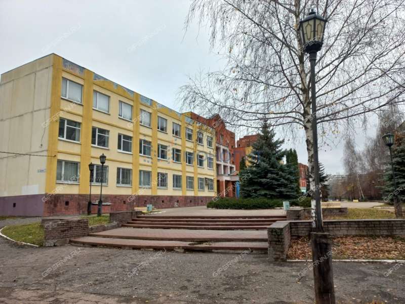 трёхкомнатная квартира на улице Строкина дом 5