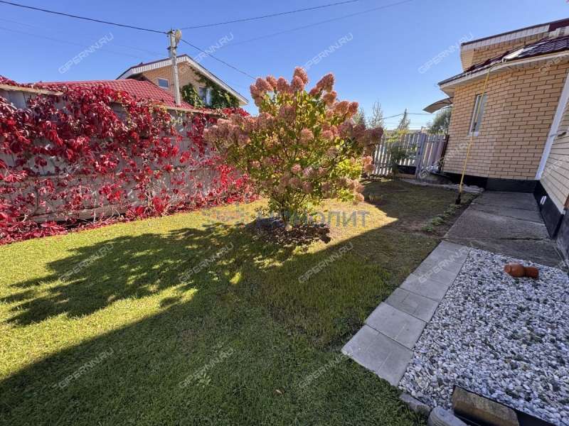 дом на Озёрной улице деревня Крутая