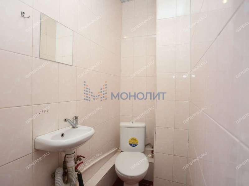 помещение под помещение свободного назначения, недвижимость под салоны красоты на улице Родионова