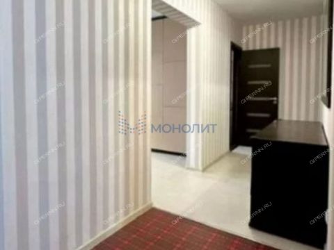 3-komnatnaya-ul-vyatskaya-d-1 фото