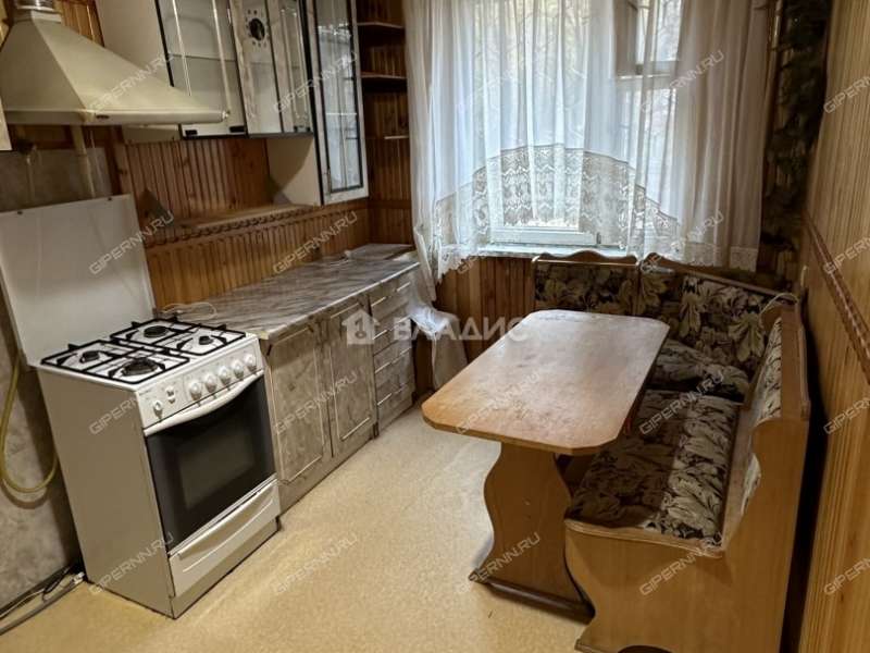 трёхкомнатная квартира на улице Верхнепечёрская дом 4