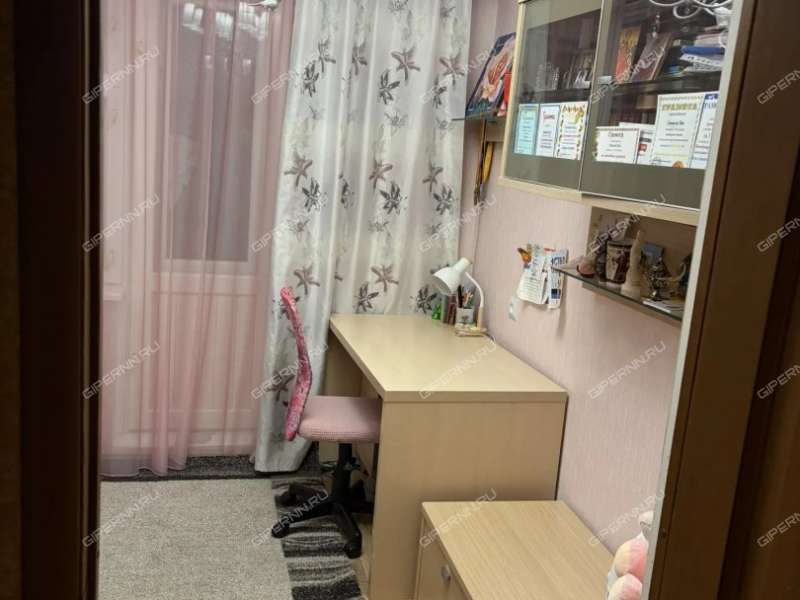 трёхкомнатная квартира на улице Верхнепечёрская дом 8