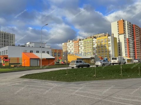 4-komnatnaya-ul-romantikov-d-15 фото