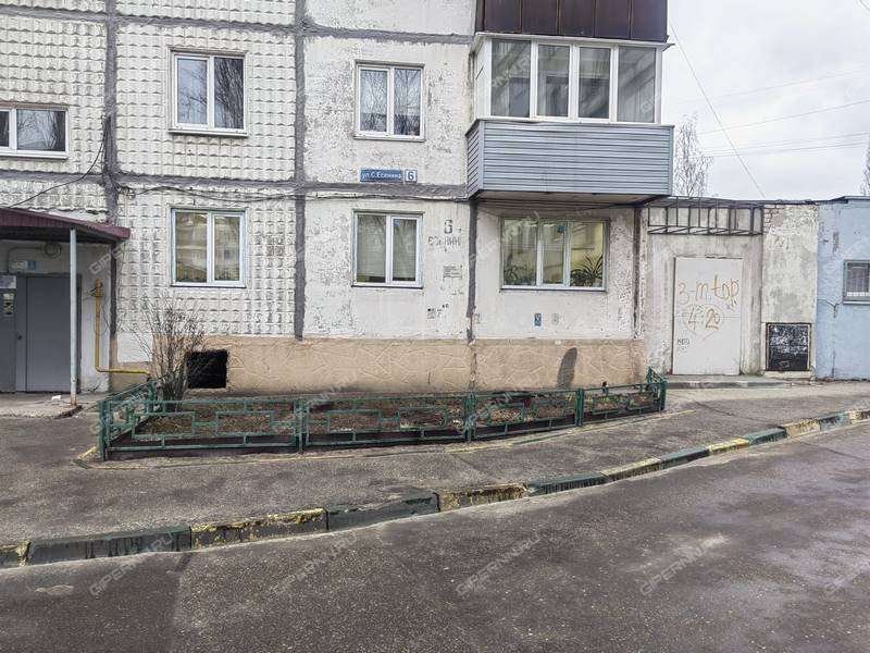 помещение под торговую площадь на улице Сергея Есенина