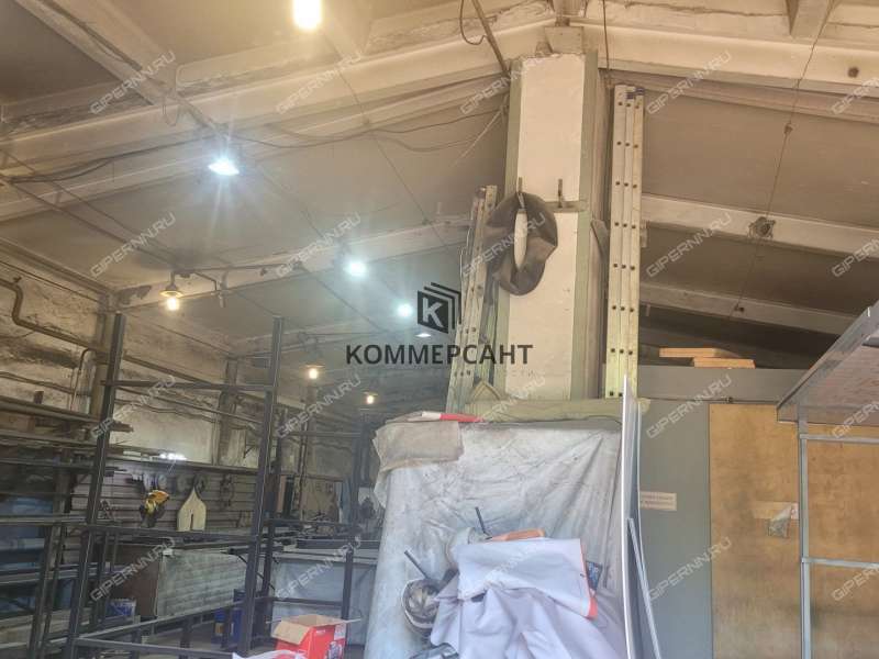 здание под офис, торговую площадь на улице Юлиуса Фучика