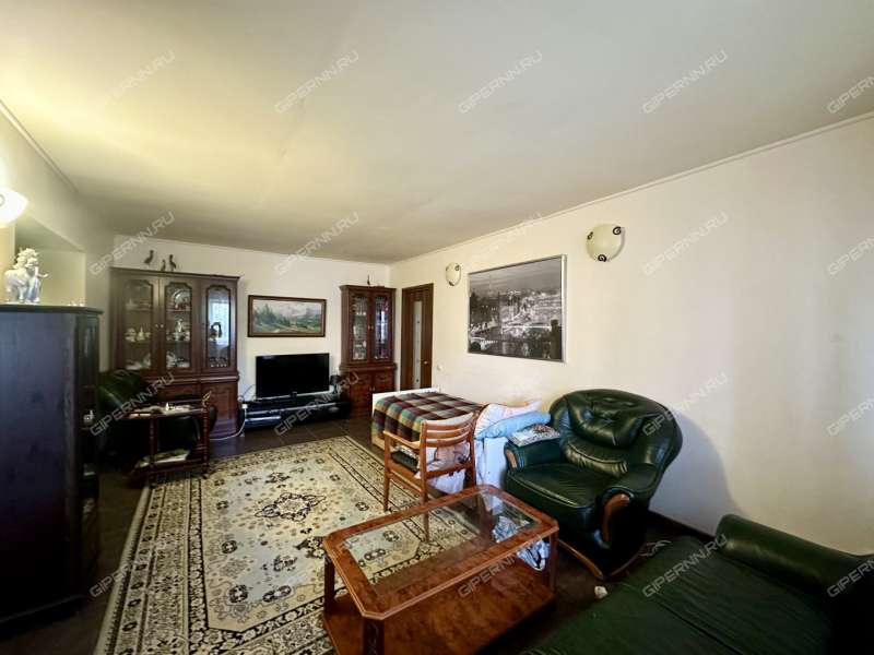 дом на  село Безводное