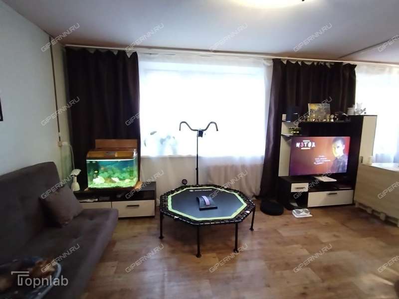 четырёхкомнатная квартира в 2-м микрорайоне дом 1 город Кстово