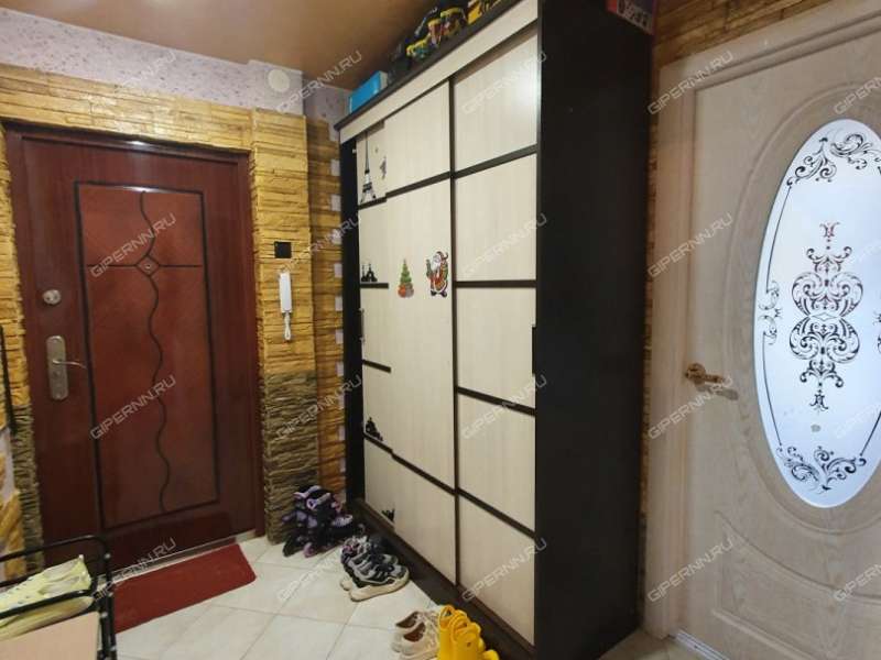 трёхкомнатная квартира в 3-м микрорайоне дом 5 город Кстово