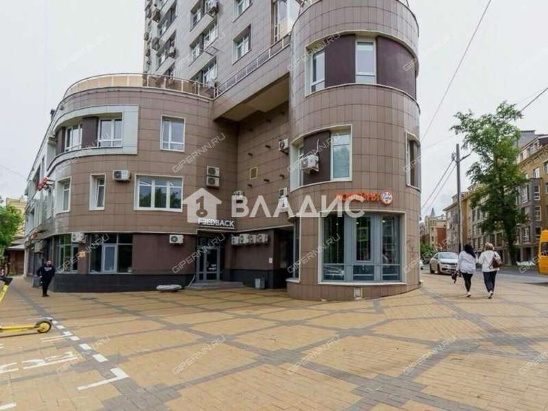 четырёхкомнатная квартира на улице Максима Горького дом 43