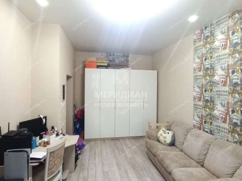 четырёхкомнатная квартира на улице Страж Революции дом 6/3