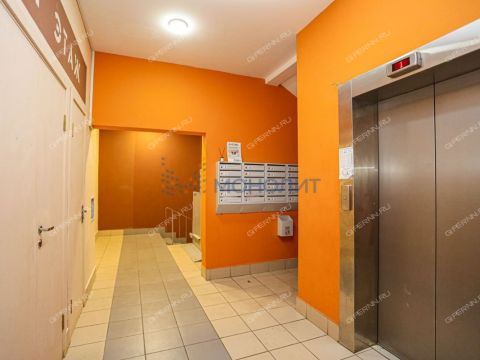 3-komnatnaya-ul-romantikov-d-8 фото