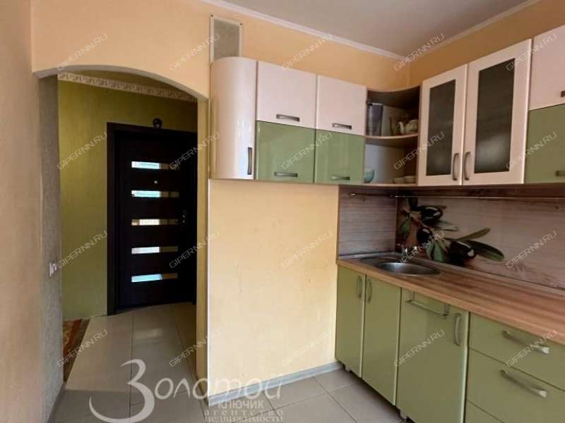 трёхкомнатная квартира на улице Строкина дом 9