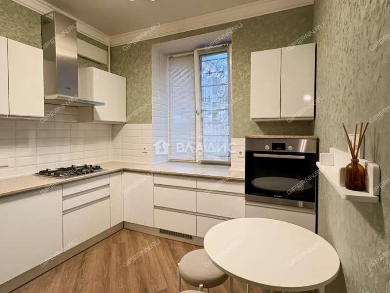 трёхкомнатная квартира на улице Краснодонцев дом 5