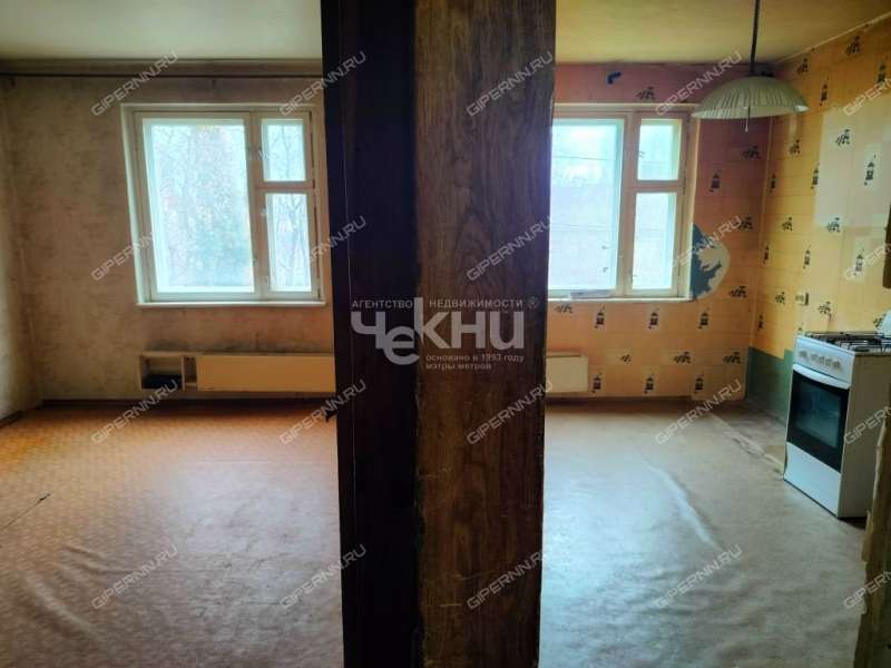 трёхкомнатная квартира на улице Германа Лопатина дом 9