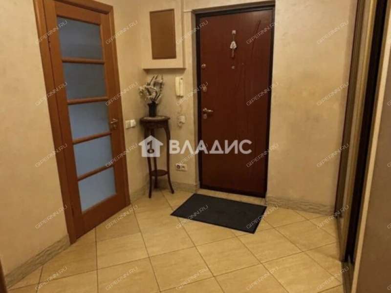 трёхкомнатная квартира на улице Родионова дом 165 к1