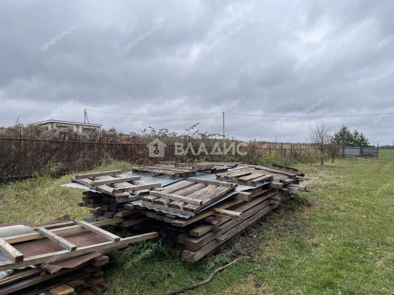 дом на  село Выездное