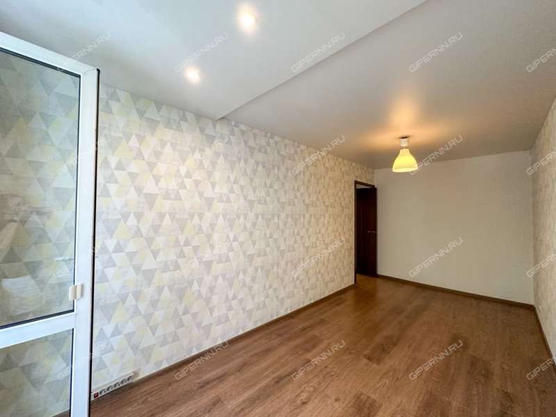 трёхкомнатная квартира на улице Юлиуса Фучика дом 39