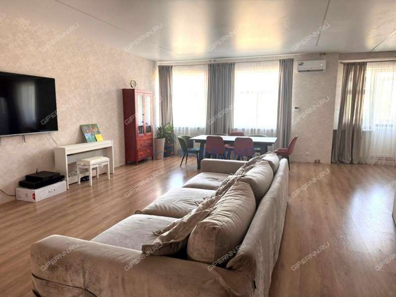 трёхкомнатная квартира на улице Коминтерна дом 127