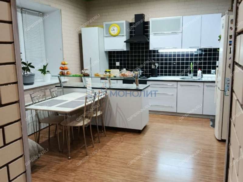 дом на улице Контак город Урень