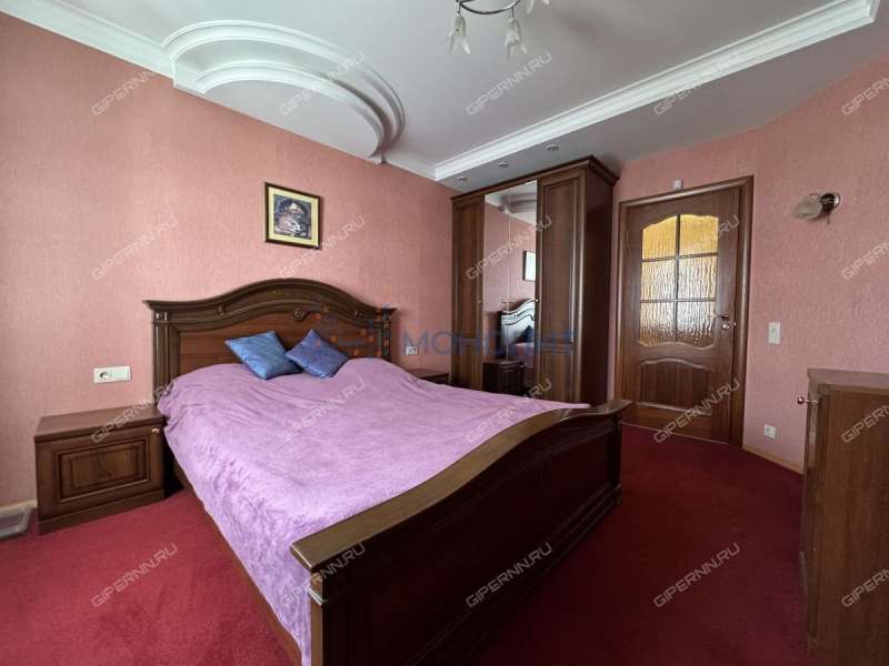 трёхкомнатная квартира на Керченской улице дом 28