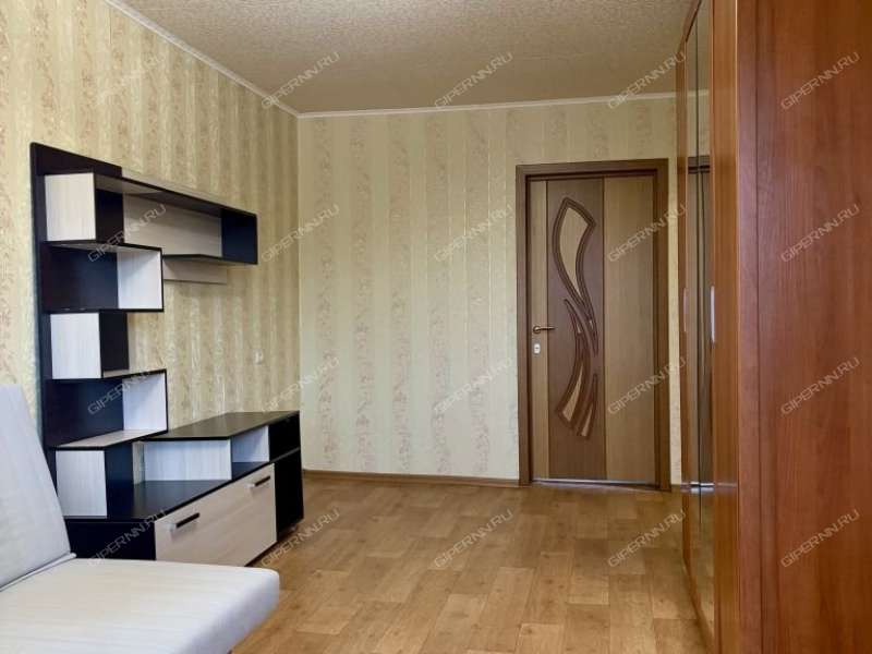 трёхкомнатная квартира на улице Героя Шнитникова дом 8