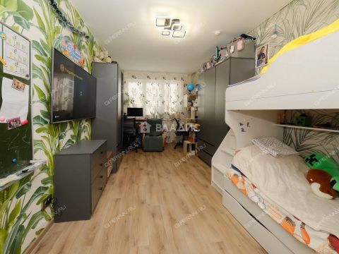 2-komnatnaya-ul-romantikov-d-15 фото