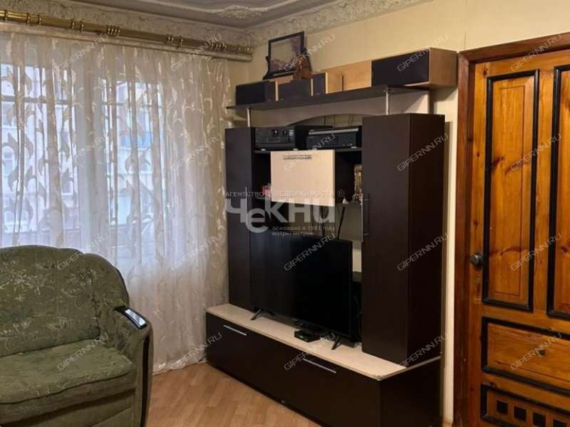 трёхкомнатная квартира на улице Бурденко дом 19